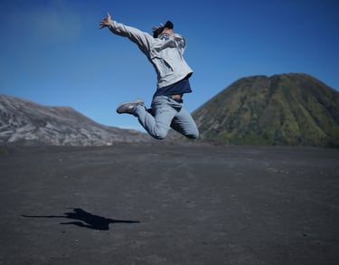 Panorama gunung Bromo dan gunung Batok di pagi hari