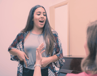 Coaching vocal entre deux femmes - - Nathalie Collet Voix Son Vibration