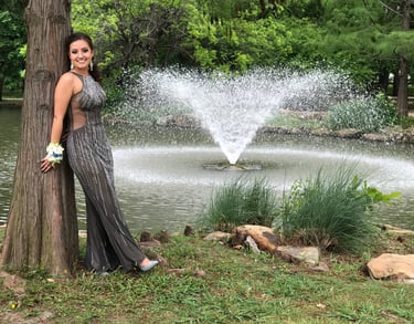 senior photo during the day in the dfw metroplex