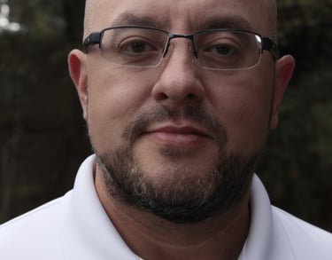 Portrait of Jorge Palacios, Osteopathic Manual Practitioner.