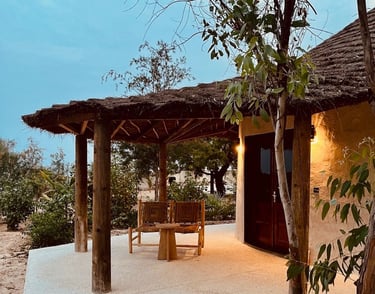 Vue de la terrasse d'une chambre supérieure du boutique hôtel Maison Fimela situé au coeur du Sine Saloum