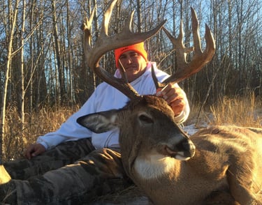 Saskatchewan whitetail hunts - beautiful whitetail buck