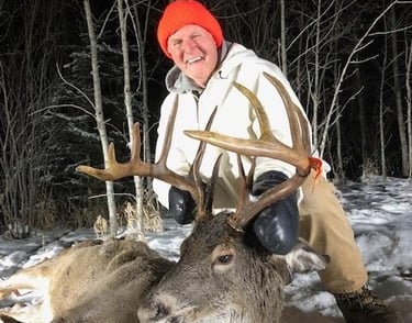 Saskatchewan whitetail hunts - big saskatchewan whitetail with hunter