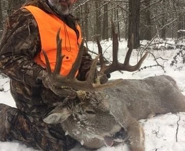 Saskatchewan whitetail hunts - giant saskatchewan whitetail