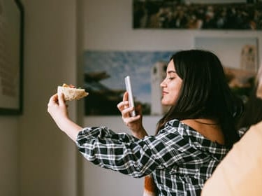 influencer-marketing-definition-digital-ingredient-beemk-be-e-marketing