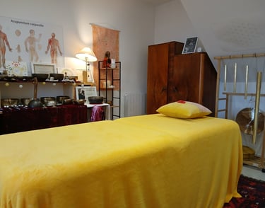 Photo du cabinet et de la table de massage