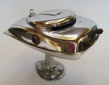 Assemblage spaceship sculpture named Hudson by artist Tal Avitzur, image 1.