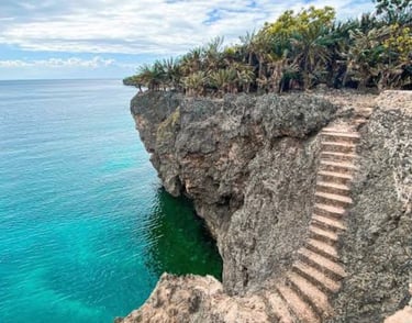 Pitogo Cliff is 1.2 km from Callachuchi