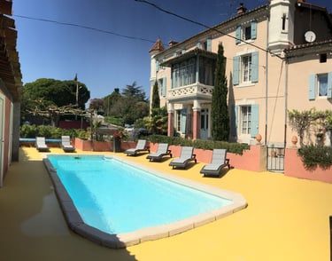Façade Sud vue depuis la piscine sécurisée