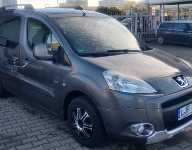 a car parked in front of a building