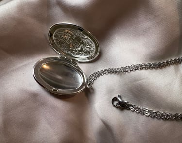 a silver locke locke locke locke with a silver locke