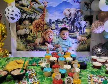 decoracion en globos con fondo de zafari
