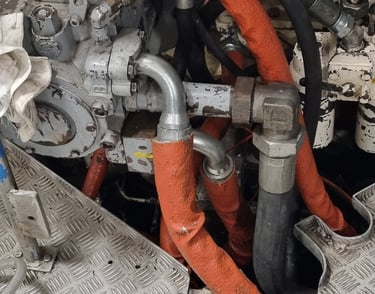 intervention sur flexibles, flexibles, moteur, pompe, maintenance navale