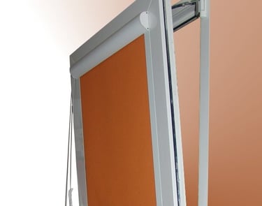 Rolete textile cu caseta si ghidaje laterale