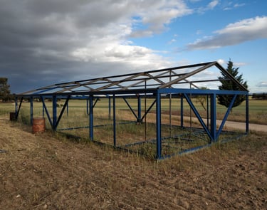 Diseño de Estructura metálica de gallinero portátil móvil