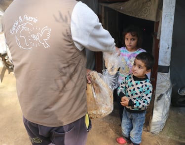 enfants reçoivent colis alimentaire palestine gaza