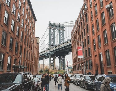 Vista da ponte de Manhattan pelo Dumbo