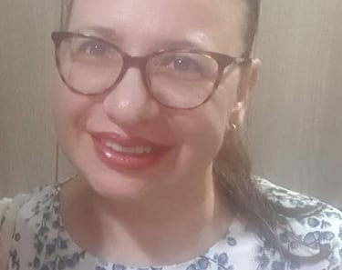 daniela youroukova with glases