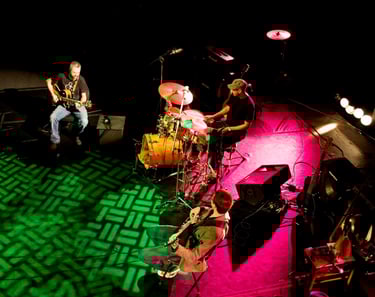 bruno tessele tocando ao vivo com bruno migotto e mihel leme