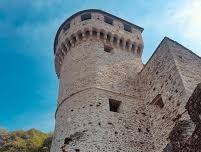 Torre del Castello Visconteo di Vogogna vista dal basso