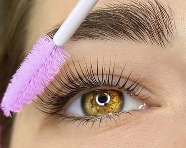PESTAÑAS MÁS FUERTES, DEFINIDAS Y NATURALMENTE CURVAS. Lash Lifting Botox, en Tumbaco