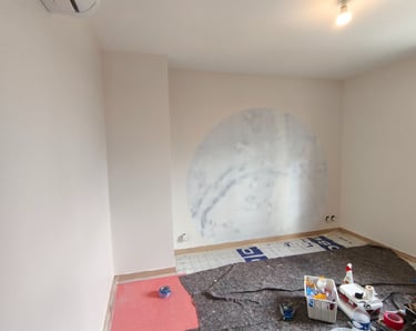 Pièce en peinture en cours de rénovation