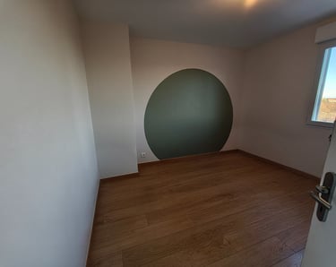 Chambre avec peinture vert