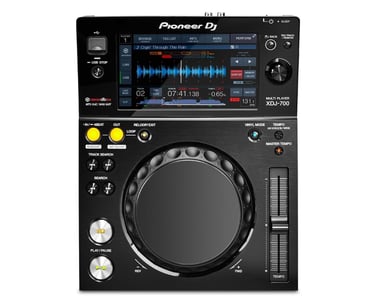 Vista superior del Pioneer DJ XDJ-700, reproductor DJ compacto compatible con rekordbox para cabinas DJ y eventos