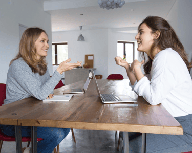 Líder aplicando feedback ágil de forma empática e construtiva