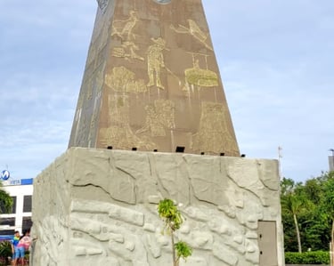 O monumento representa as raízes e os povos indígenas, negros, caboclos e ribeirinhos