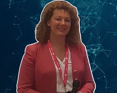 Sophie Stern, Salon big data Paris, conférencière Data AI, avec micro dans les mains