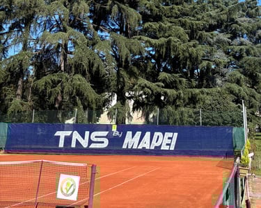 Campo da tennis in terra rossa presso il Centro Tennis Aeronautica, Milano.