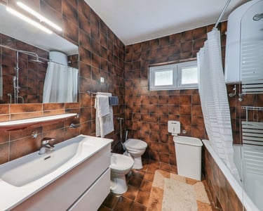Bathroom interior with bathtub and shower curtain, Easy Living Holiday Home, Lokva Rogoznica