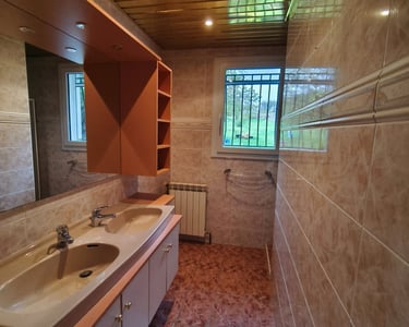 Salle de bain vintage carrelage beige