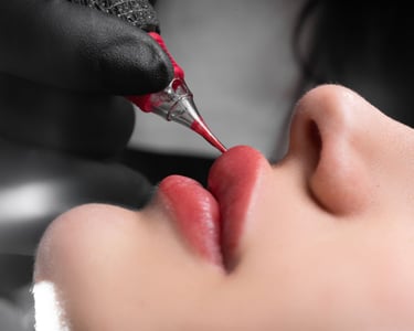 Labbra durante applicazione del colore