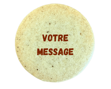 un biscuit avec un message personnalisé imprimé dessus