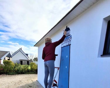 photo de l'artiste en train de peindre une fresque 