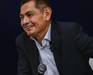 Bernardo presentan su libro en la FIL de Guadalajara