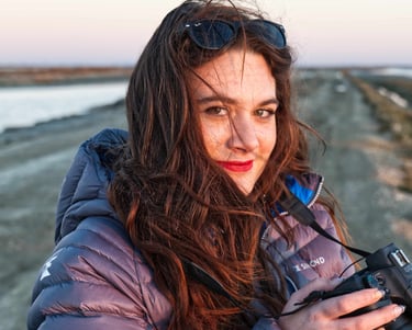 une femme photographie, illustratrice, graphiste, artiste numérique et animatrice 2D/3D à Grenoble
