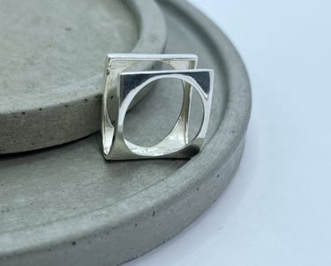 Anel em prata 925 formato quadrado separado