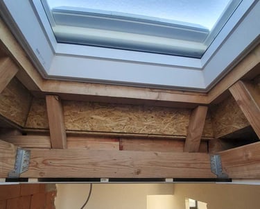 Dakraam met voorbereiding in hout