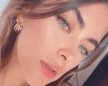 Jennipher Lara moderadora de Cooltura Literaria.