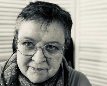 HELEN DAVITA IN GREYSCALE HEADSHOT