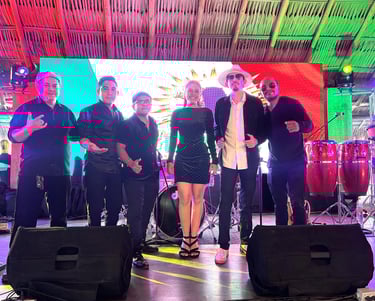 Tocando en el Finca Ro & Ro Lomas de Chapultepec.  A unos minutos de barra vieja.