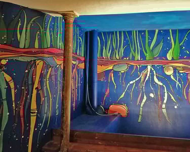 fresque végétale sur mur bleu