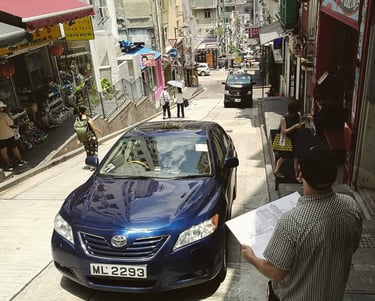 City sketcher Evgeny Bondarenko in Hong Kong