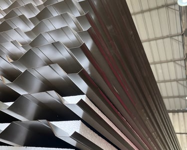 TELHAS METÁLICAS ALUZINCO OU GALVALUME COM ISOLAMENTO TERMOACÚSTICO