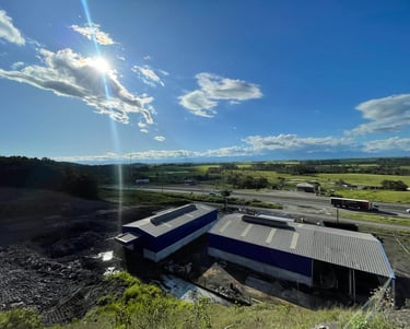 amplo pátio para facilitar a logistica