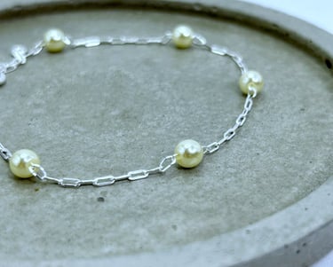 pulseira em prata 925 com detalhes em imitação de pérola