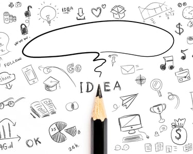 Lápis desenhando um espaço vazio, cercado por ideias e projetos já esboçados.